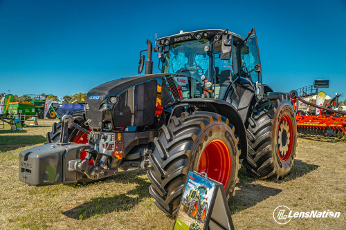 Class Lexion 590 Dowerin Field Day 1