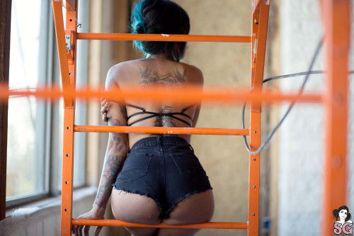 Beautiful Sexy Suicide Girl Sinopa Writing On The Walls065 High resolution iPhone retina image