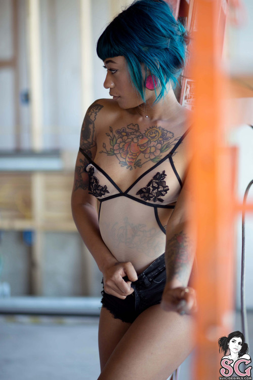 Beautiful Sexy Suicide Girl Sinopa Writing On The Walls051 High resolution iPhone retina image