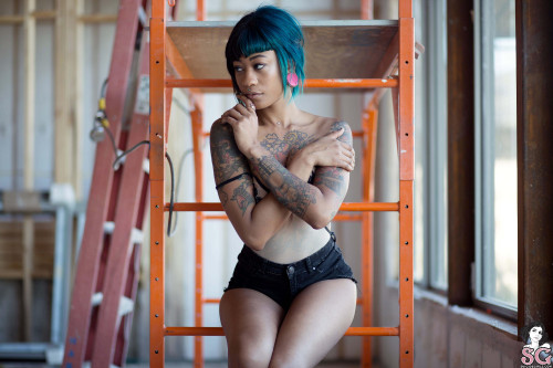 Beautiful Sexy Suicide Girl Sinopa Writing On The Walls058 High resolution iPhone retina image