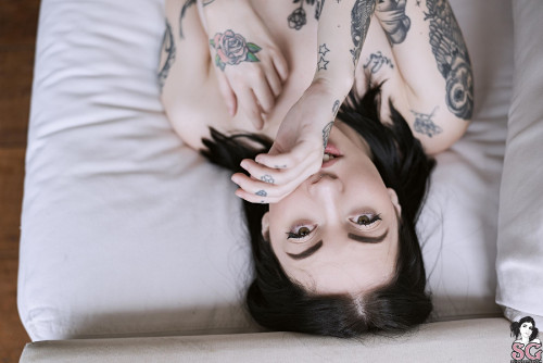 Beautiful Suicide Girl Sexy Kaarla Rammstein (36) High definition lossless retina iPhone image