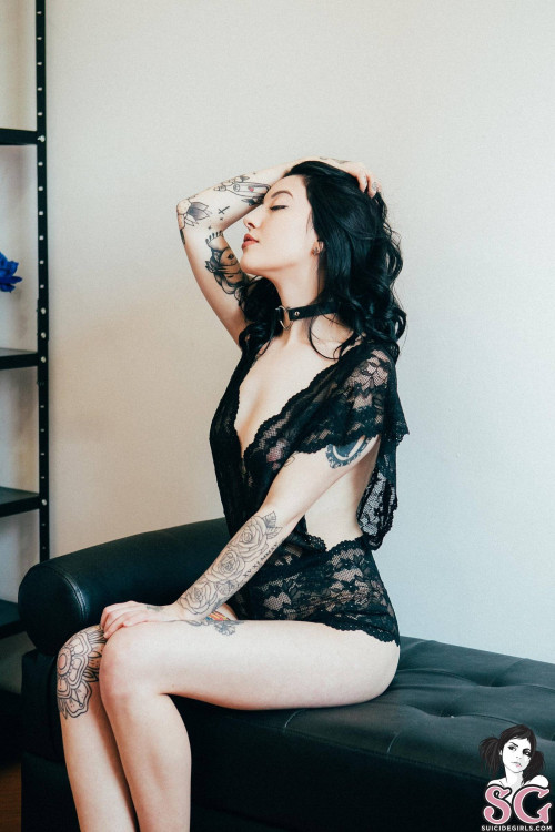 Beautiful Suicide Girl Sexy Kaarla You're So Dark Babe (9) High definition lossless retina iPhone im