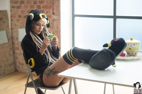 Beautiful Suicide Girl Fishball Lunar Light 1 High resolution HD image