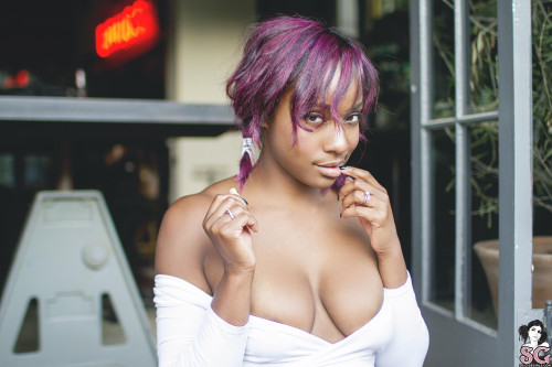 Download Beautiful Suicide Girl 07 High resolution lossless image