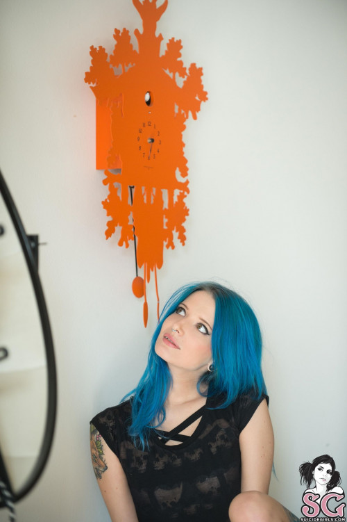 Beautiful Suicide Girl Lilyt Time Flies (3) High resolution lossless image