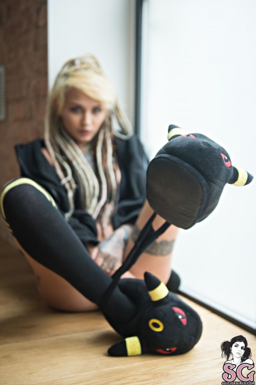 Beautiful Suicide Girl Fishball Lunar Light 14 High resolution HD image