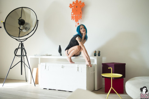 Beautiful Suicide Girl Lilyt Time Flies (4) High resolution lossless image