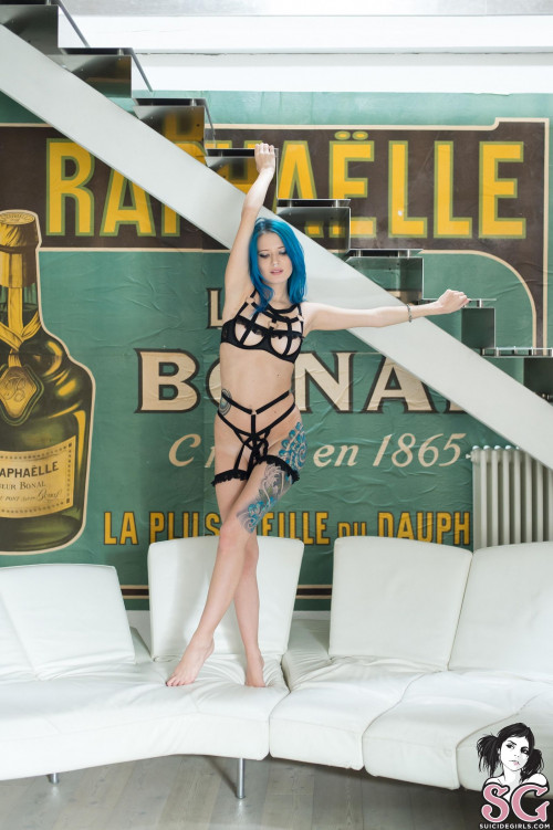 Beautiful Suicide Girl Lilyt Time Flies (28) High resolution lossless image