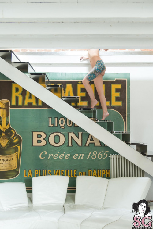Beautiful Suicide Girl Lilyt Time Flies (60) High resolution lossless image