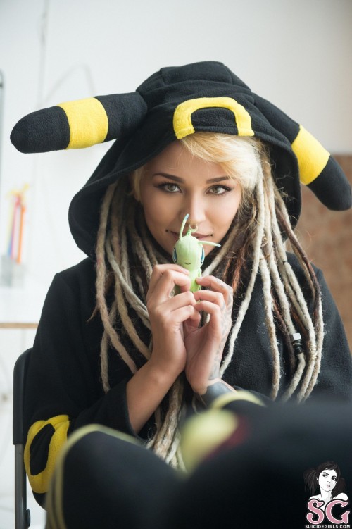 Beautiful Suicide Girl Fishball Lunar Light 12 High resolution HD image