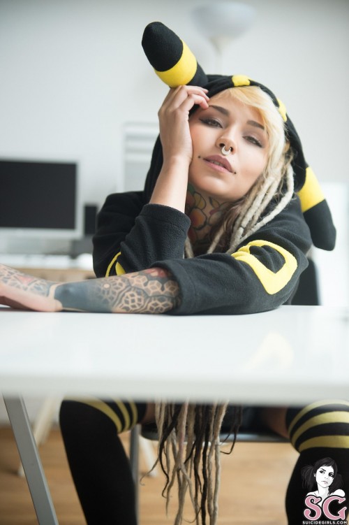 Beautiful Suicide Girl Fishball Lunar Light 39 High resolution HD image