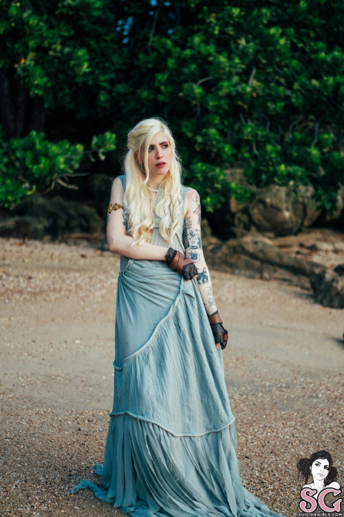 Beautiful Suicide Girl Serenna Not A Princess, A Khaleesi (2) High resolution lossless image