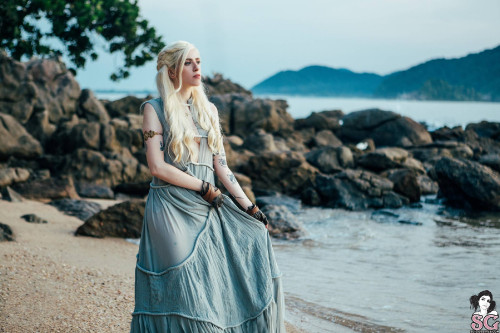 Beautiful Suicide Girl Serenna Not A Princess, A Khaleesi (3) High resolution lossless image