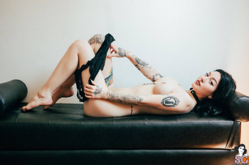 Beautiful Suicide Girl Sexy Kaarla You're So Dark Babe (39) High definition lossless retina iPhone i