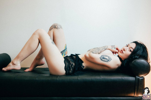 Beautiful Suicide Girl Sexy Kaarla You're So Dark Babe (31) High definition lossless retina iPhone i