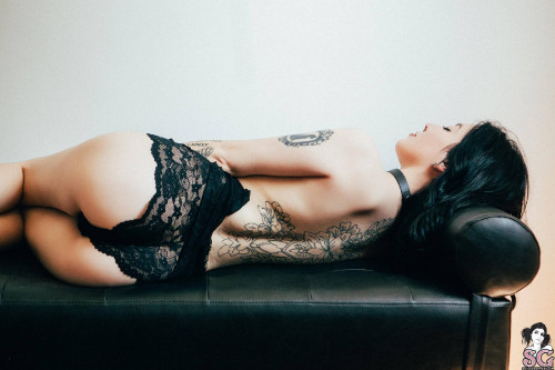 Beautiful Suicide Girl Sexy Kaarla You're So Dark Babe (32) High definition lossless retina iPhone i