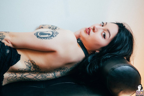 Beautiful Suicide Girl Sexy Kaarla You're So Dark Babe (33) High definition lossless retina iPhone i
