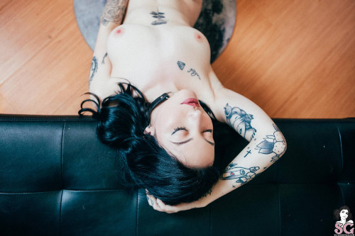 Beautiful Suicide Girl Sexy Kaarla You're So Dark Babe (57) High definition lossless retina iPhone i