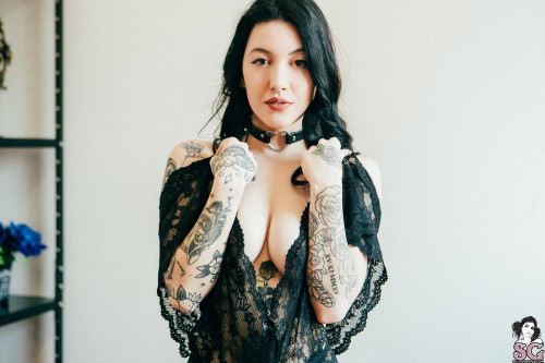Beautiful Suicide Girl Sexy Kaarla You're So Dark Babe (21) High definition lossless retina iPhone i
