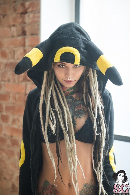 Beautiful Suicide Girl Fishball Lunar Light 3 High resolution HD image