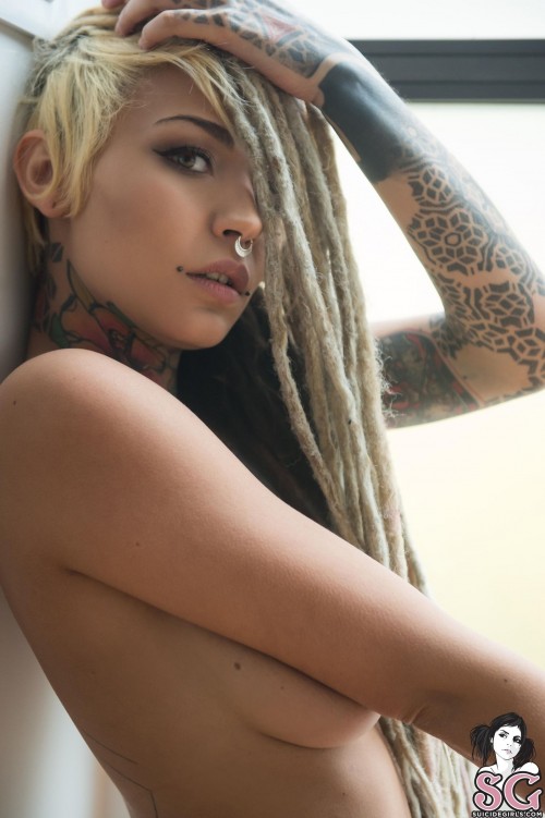 Beautiful Suicide Girl Fishball Lunar Light 41 High resolution HD image