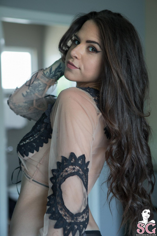 Beautiful Suicide Girl Suttin Sleeping In (9) High resolution lossless image