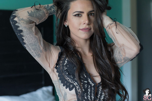 Beautiful Suicide Girl Suttin Sleeping In (4) High resolution lossless image