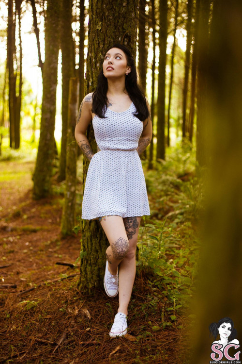 Beautiful Suicide Girl Sexy Kaarla Wild Heart (2) High definition lossless retina iPhone image
