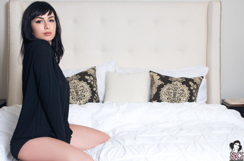 Download Beautiful Suicide Girl Rowdymalone In Designer Sheets (1) High resolution lossless image