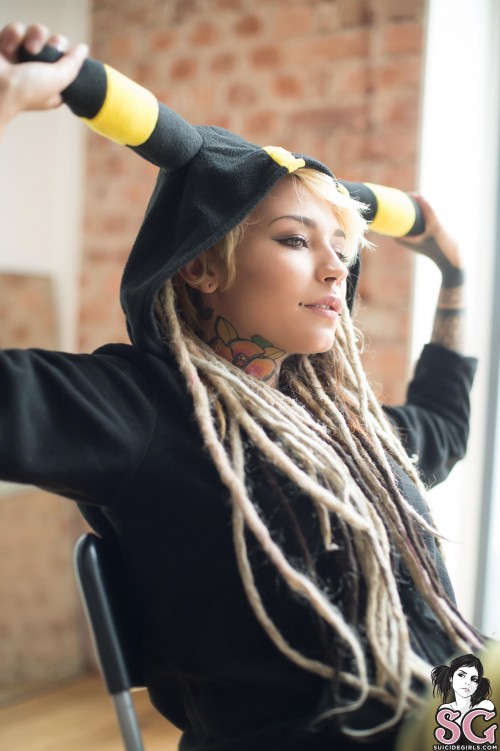 Beautiful Suicide Girl Fishball Lunar Light 31 High resolution HD image