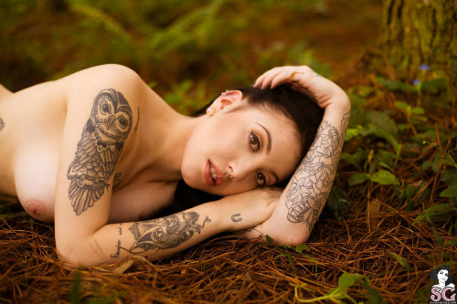 Beautiful Suicide Girl Sexy Kaarla Wild Heart (43) High definition lossless retina iPhone image