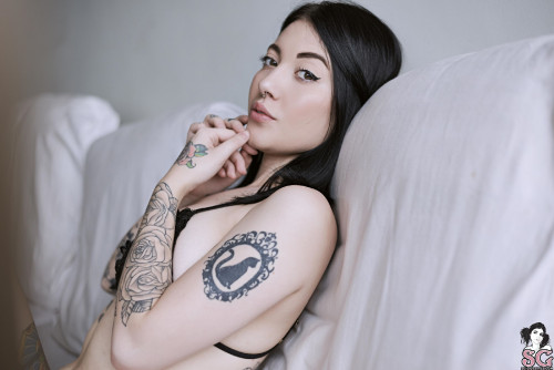 Beautiful Suicide Girl Sexy Kaarla Rammstein (10) High definition lossless retina iPhone image