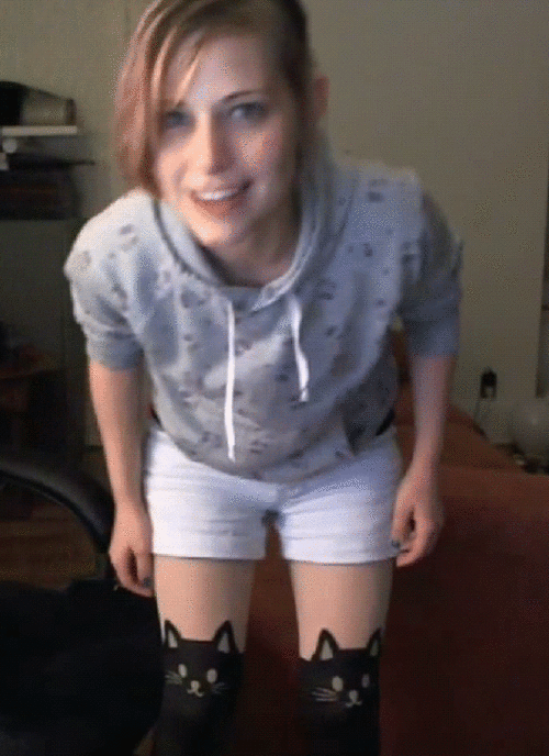 C0mE49.gif