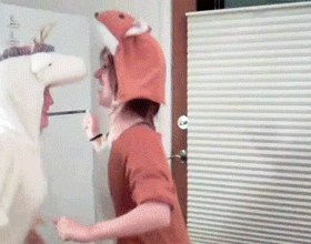 C0sbyM.gif