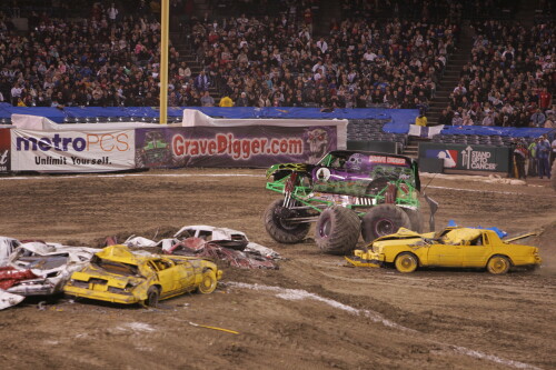 MONSTER JAM 11009 B 322