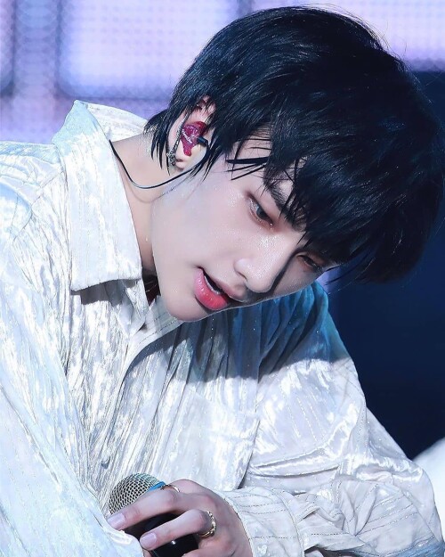 straykidshyunjins 73420535 545961412867925 3915362655867838172 n