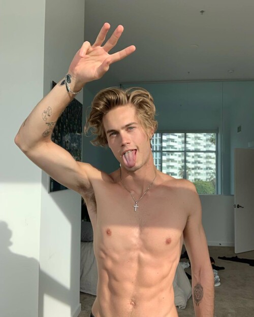 tumblr pql559Qumg1vl7yyro2 1280