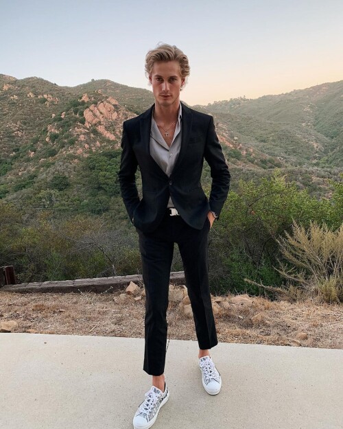 neels 69859081 2265050496954287 6192542552597991502 n
