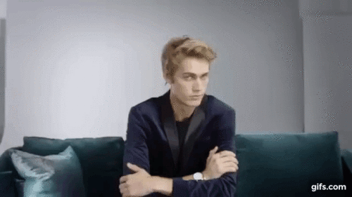 JvrbKz.gif