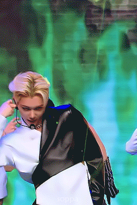 JyBzwD.gif