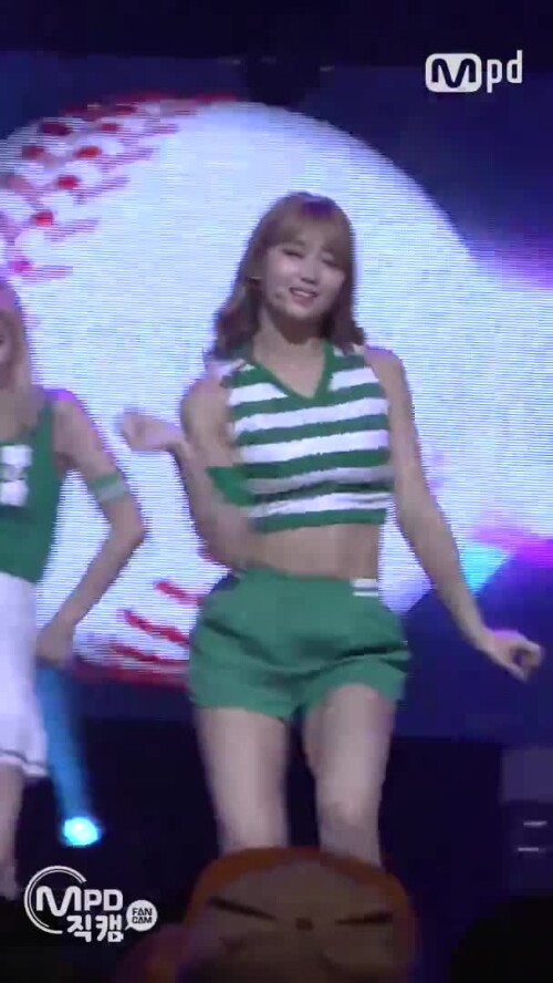 [87][Twice Momo shakes her ta tas][4l5u1w][160526][AstonishingEdibleChuckwalla]