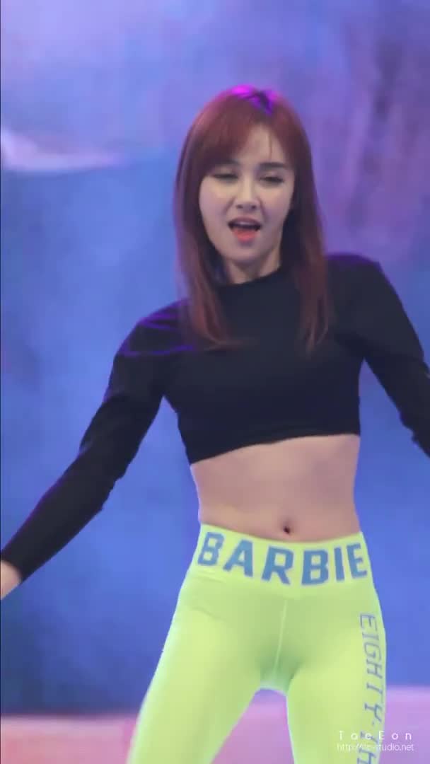 NfP7G9.webm