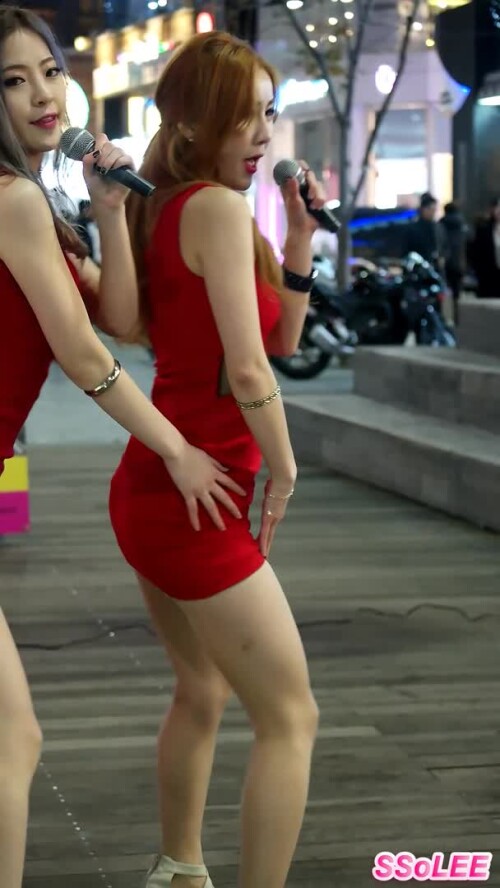 [51][Sia flashing her safety pants (Tweety)][3tgxzc][151119][NextDarkEider]