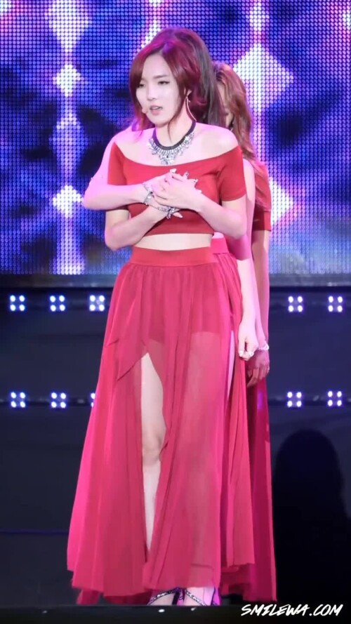 [509][Stellar Minhee ft Gayoung's & Junyeol's hands][82p8jo][180307][DelectableUltimateAmericanbulld