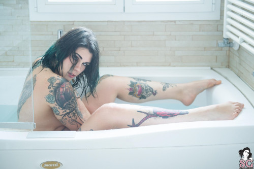 Beautiful Suicide Girl Ultima Snake Bite (48) High resolution lossless image