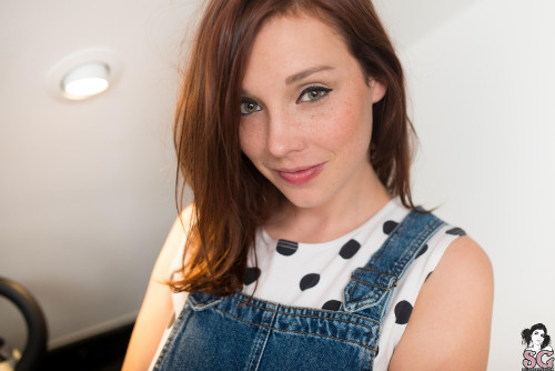 Beautiful Sexy Suicide Girl Scribbles Sally Cinnamon (3) High resolution iPhone retina image
