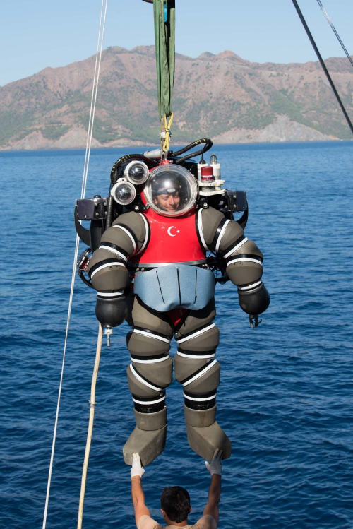 2000ft atmospheric diving suit