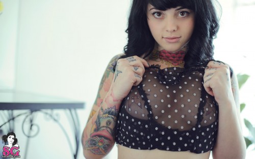 Beautiful Suicide Girl Radeo Heliotrope 1236604 High resolution lossless retina image