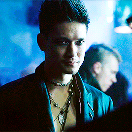 V4wYwM.gif