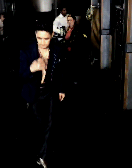 V4xz7P.gif